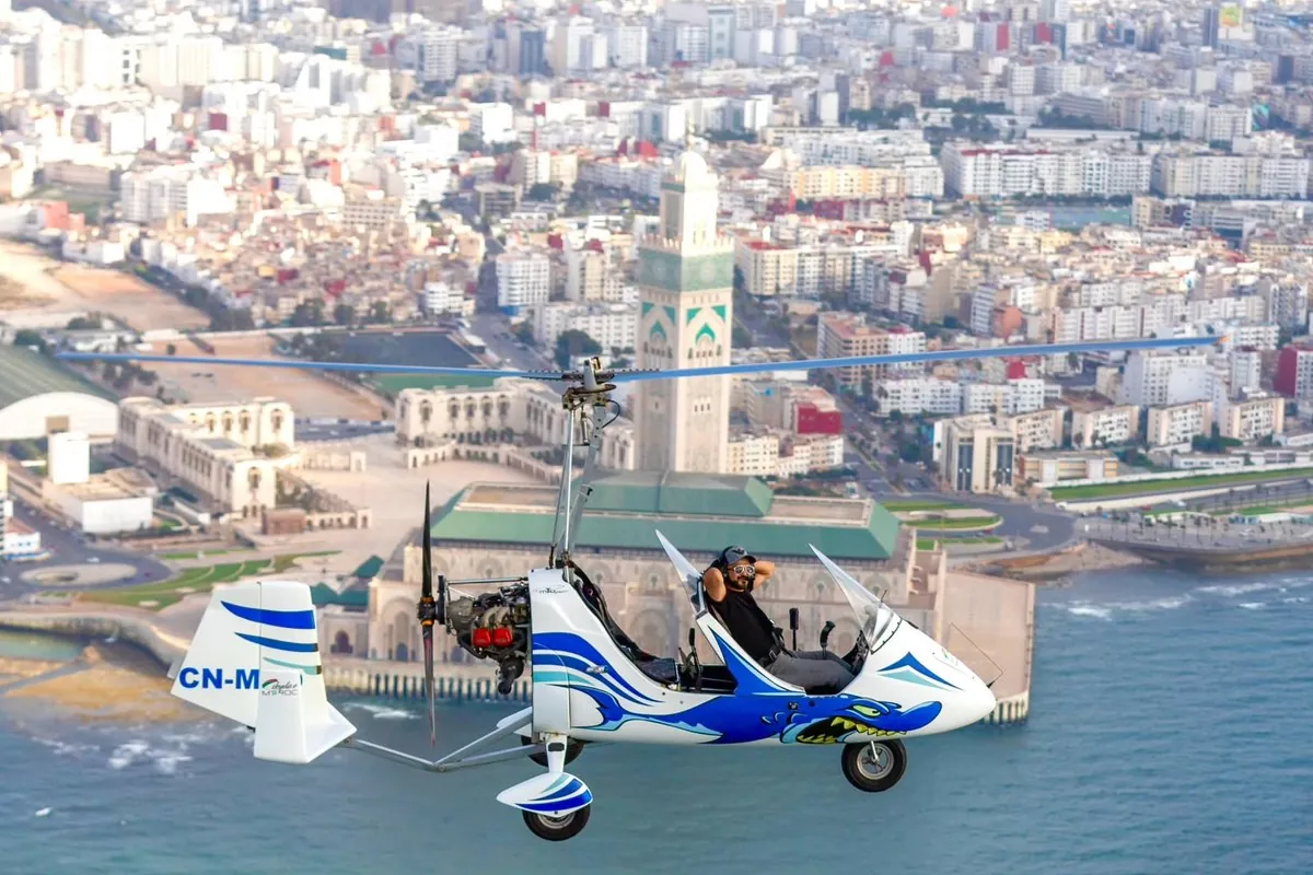 Vol en gyrocoptère au-dessus de la mosquée Hassan II à Casablanca